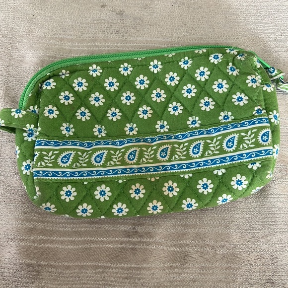 Vera Bradley Apple Green print purse and cosmetic bag. - Picture 11 of 13